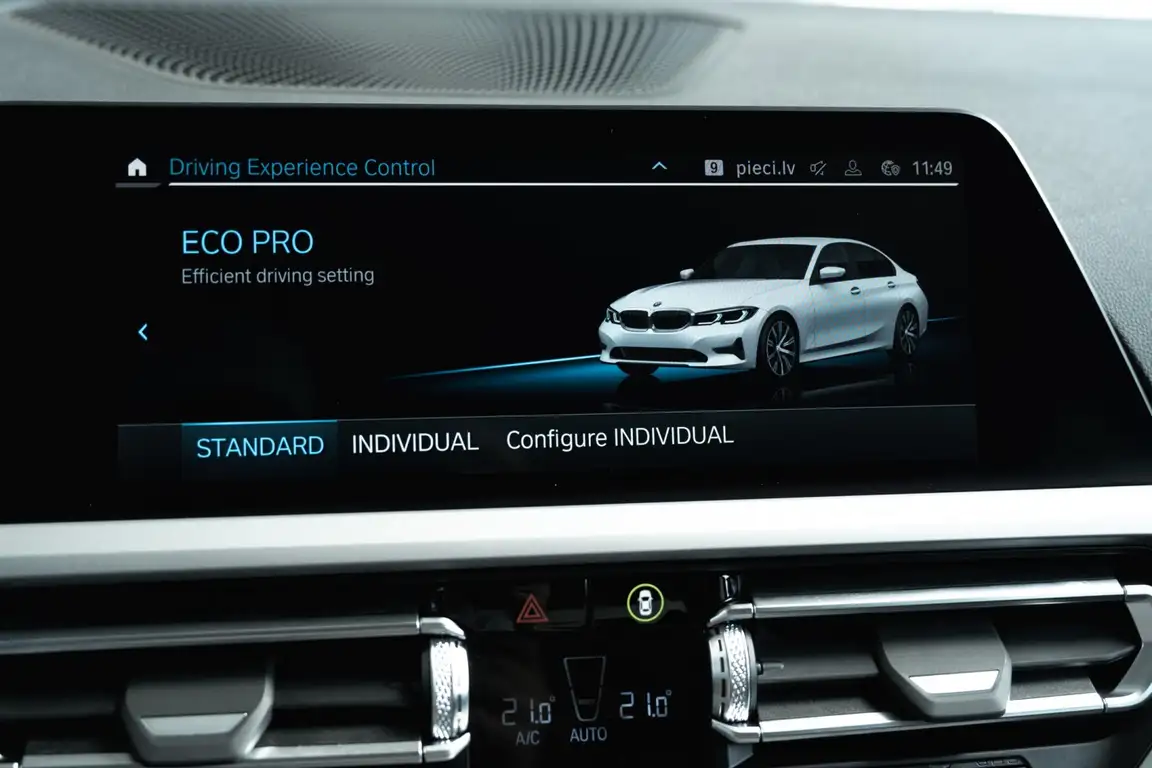 BMW 3 SERIES