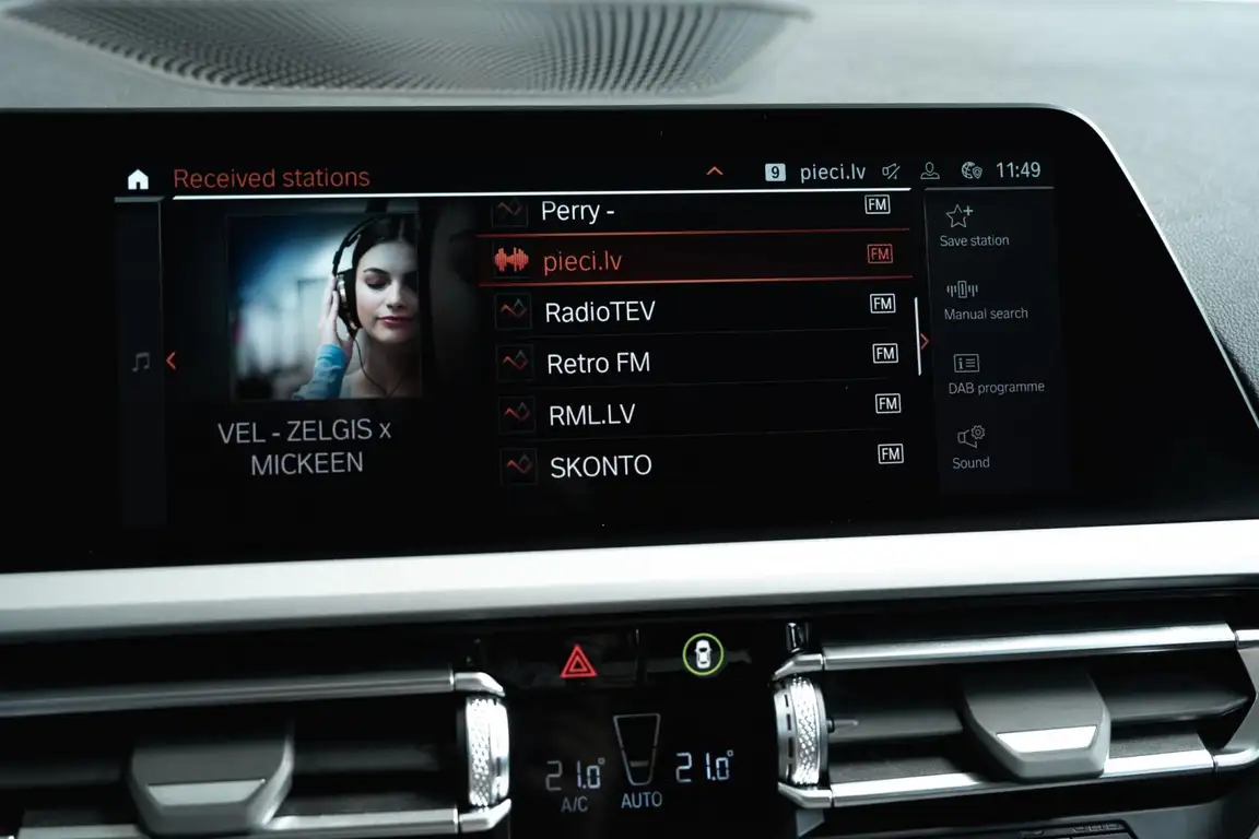 BMW 3 SERIES