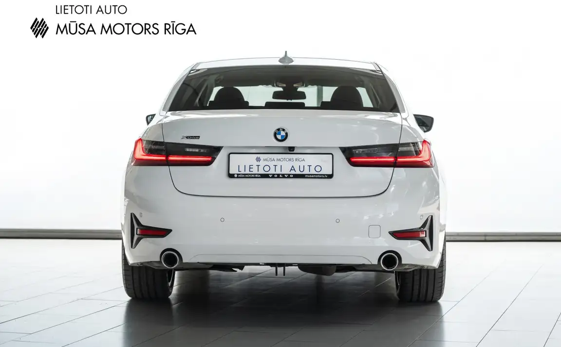 BMW 3 SERIES