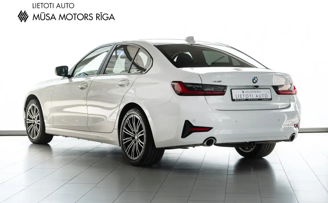 BMW 3 SERIES