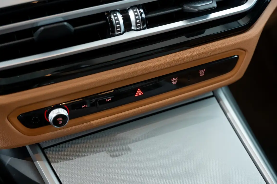 BMW 3 SERIES