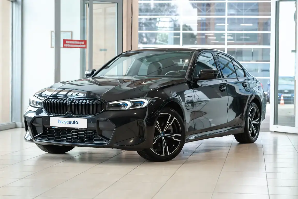 BMW 3 SERIES