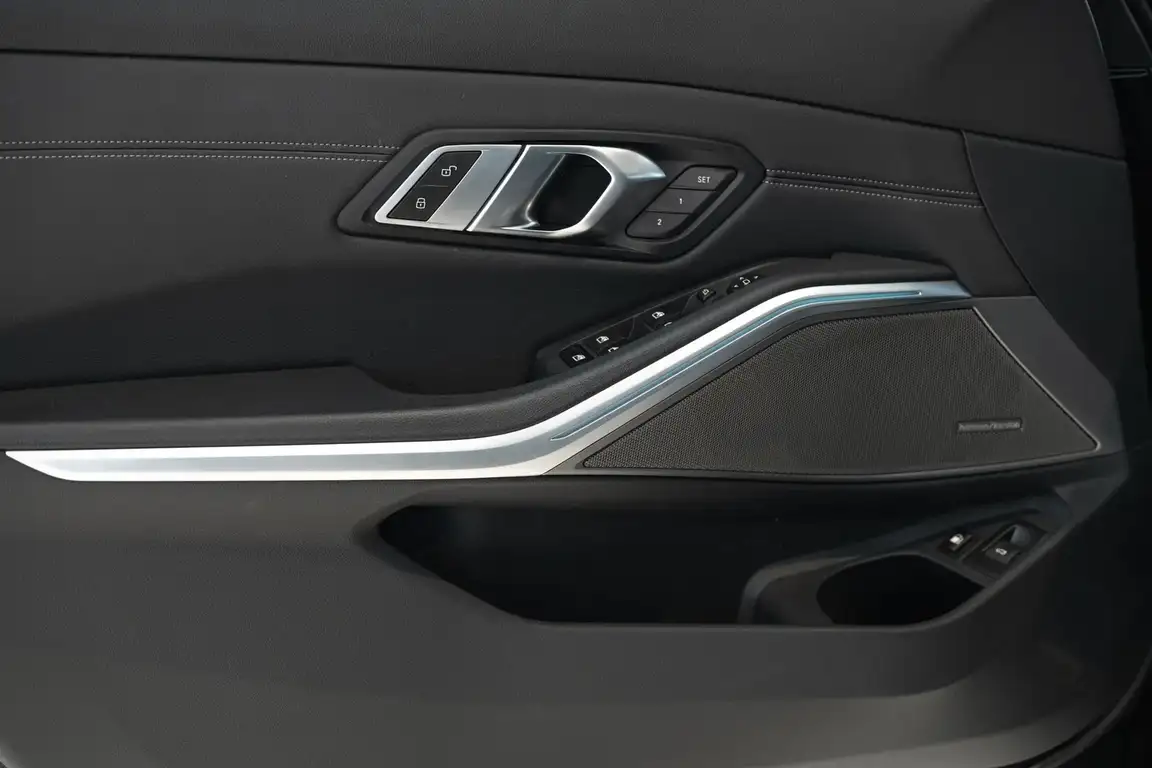 BMW 3 SERIES