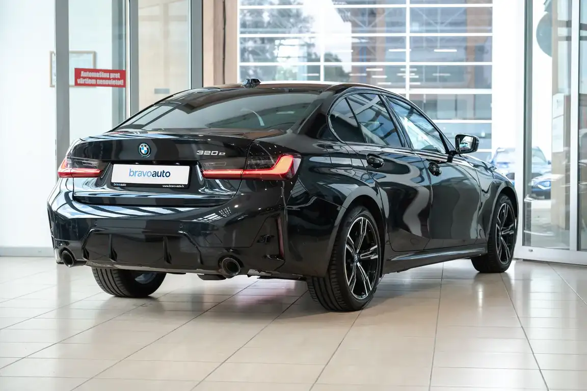 BMW 3 SERIES