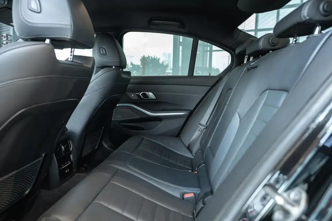 BMW 3 SERIES