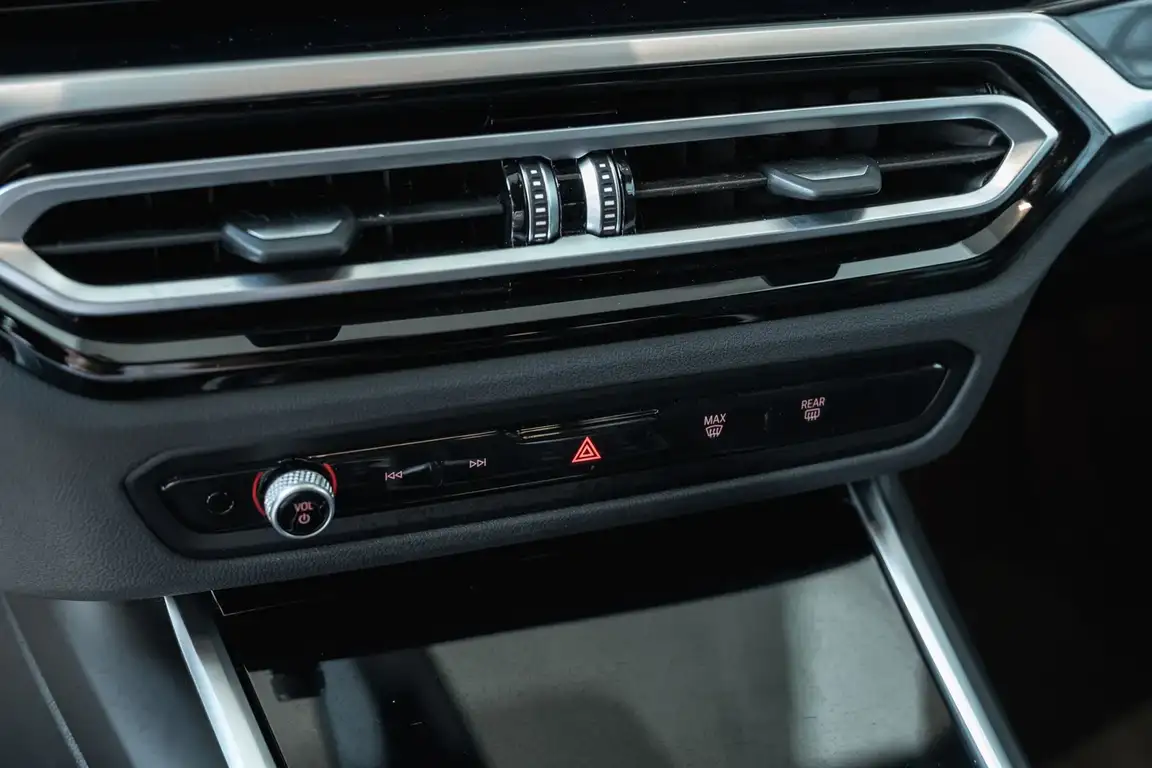 BMW 3 SERIES