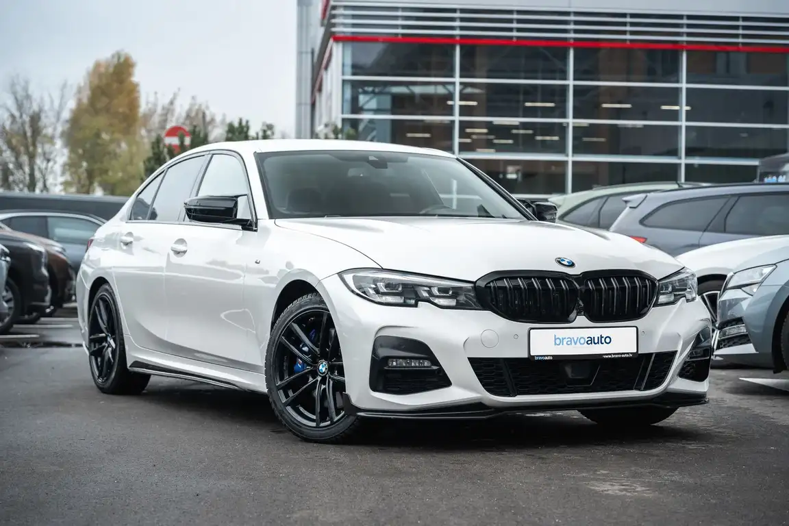 BMW 3 SERIES