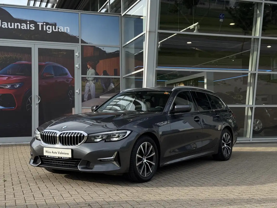BMW 3 SERIES