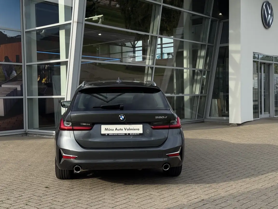 BMW 3 SERIES