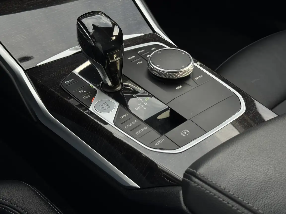 BMW 3 SERIES