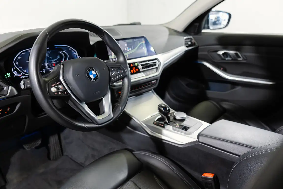 BMW 3 SERIES