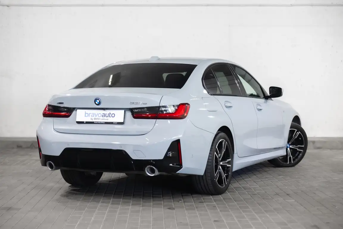 BMW 3 SERIES