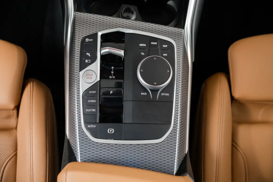 BMW 3 SERIES