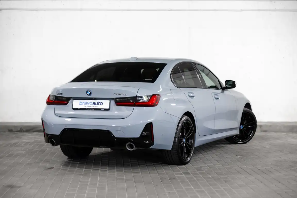 BMW 3 SERIES