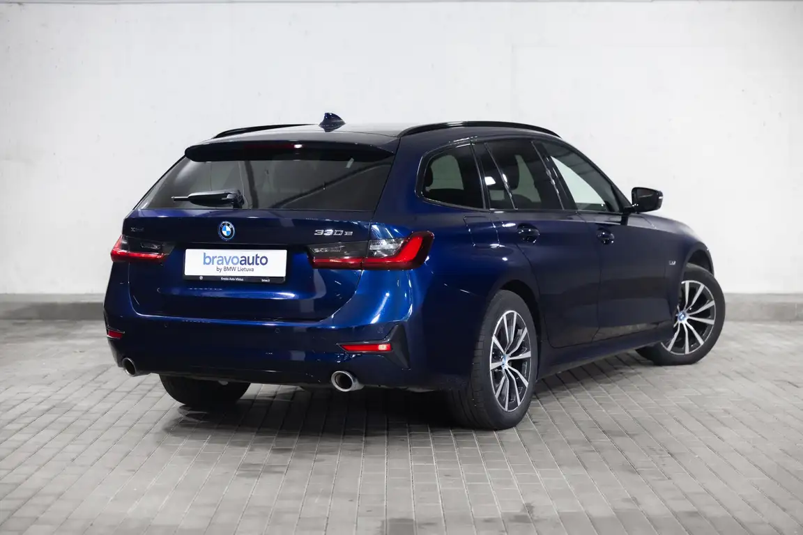 BMW 3 SERIES