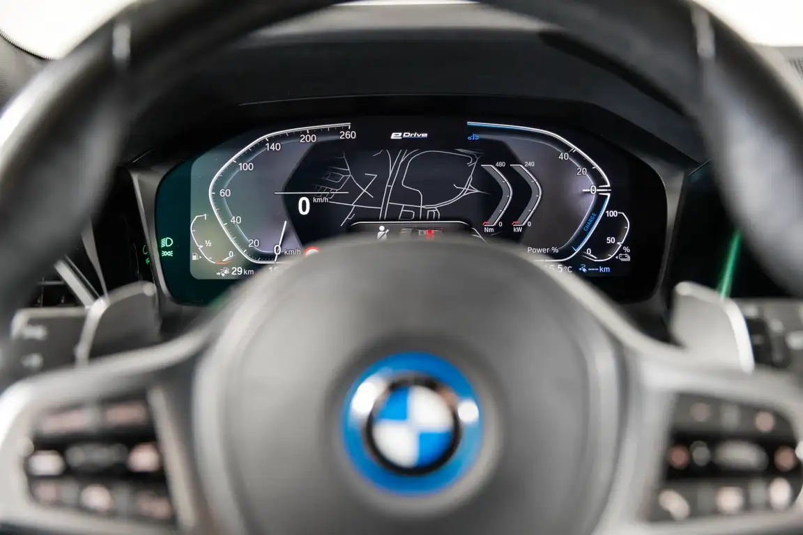 BMW 3 SERIES