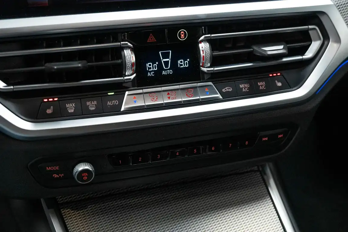 BMW 3 SERIES