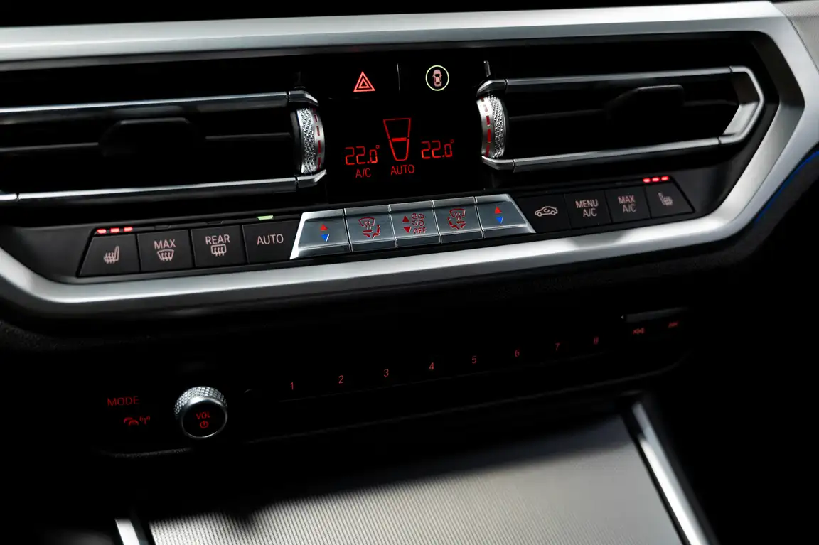BMW 3 SERIES