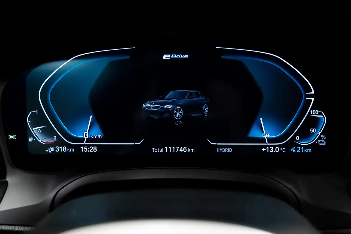 BMW 3 SERIES
