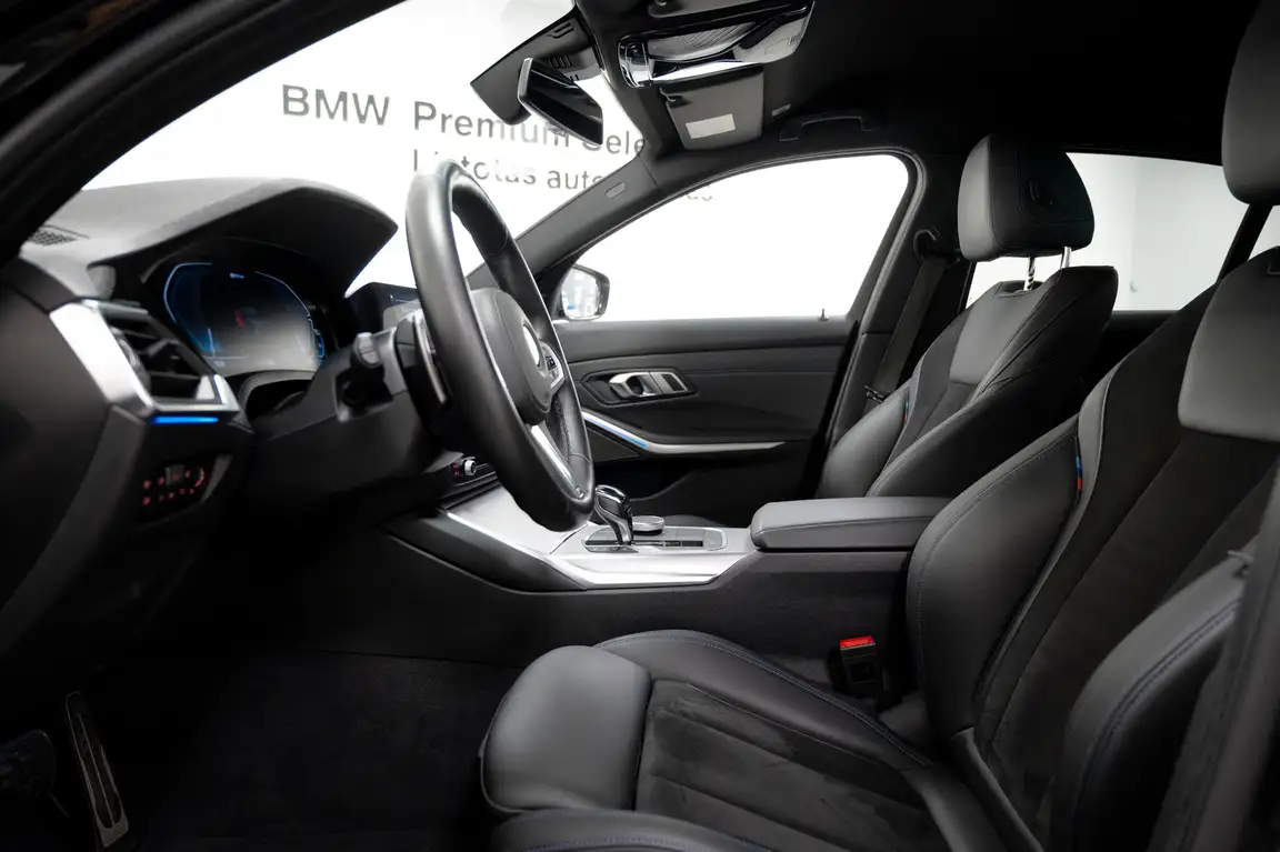 BMW 3 SERIES