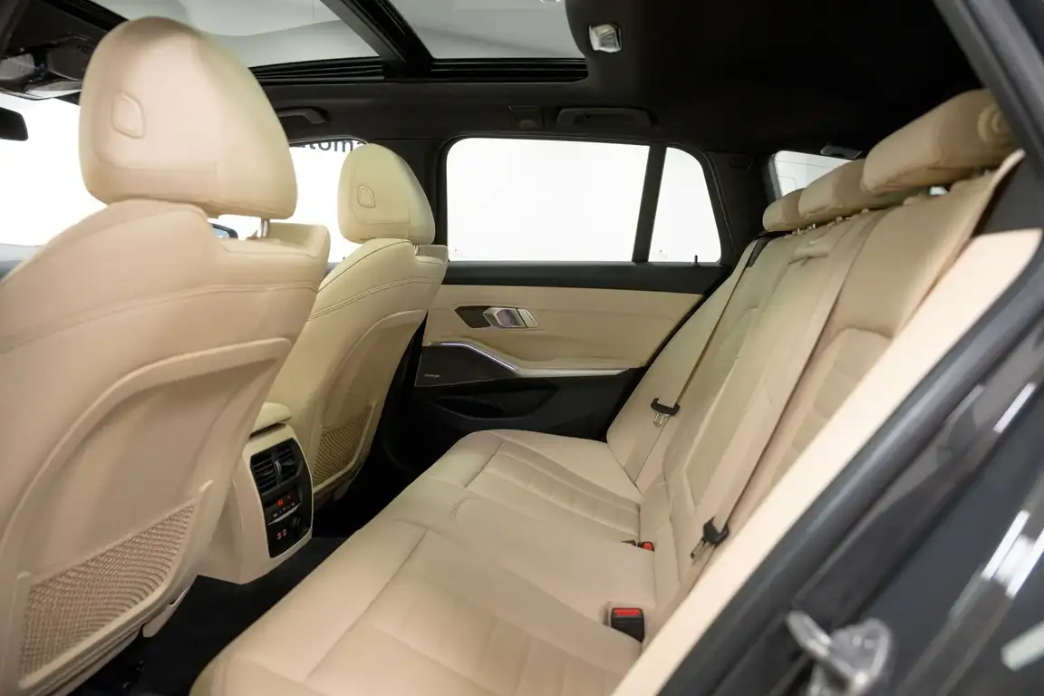 BMW 3 SERIES