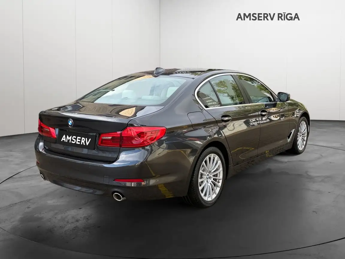 BMW 5 SERIES