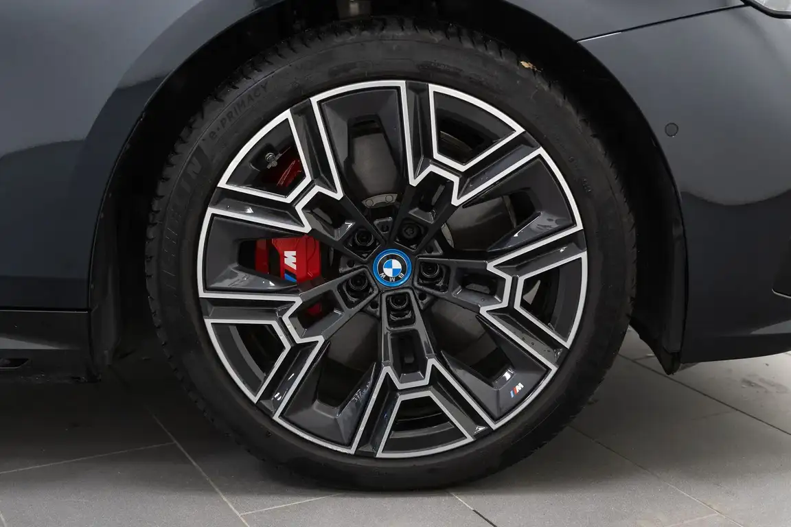 BMW I5