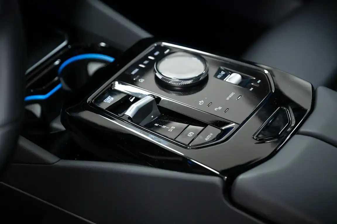 BMW I5