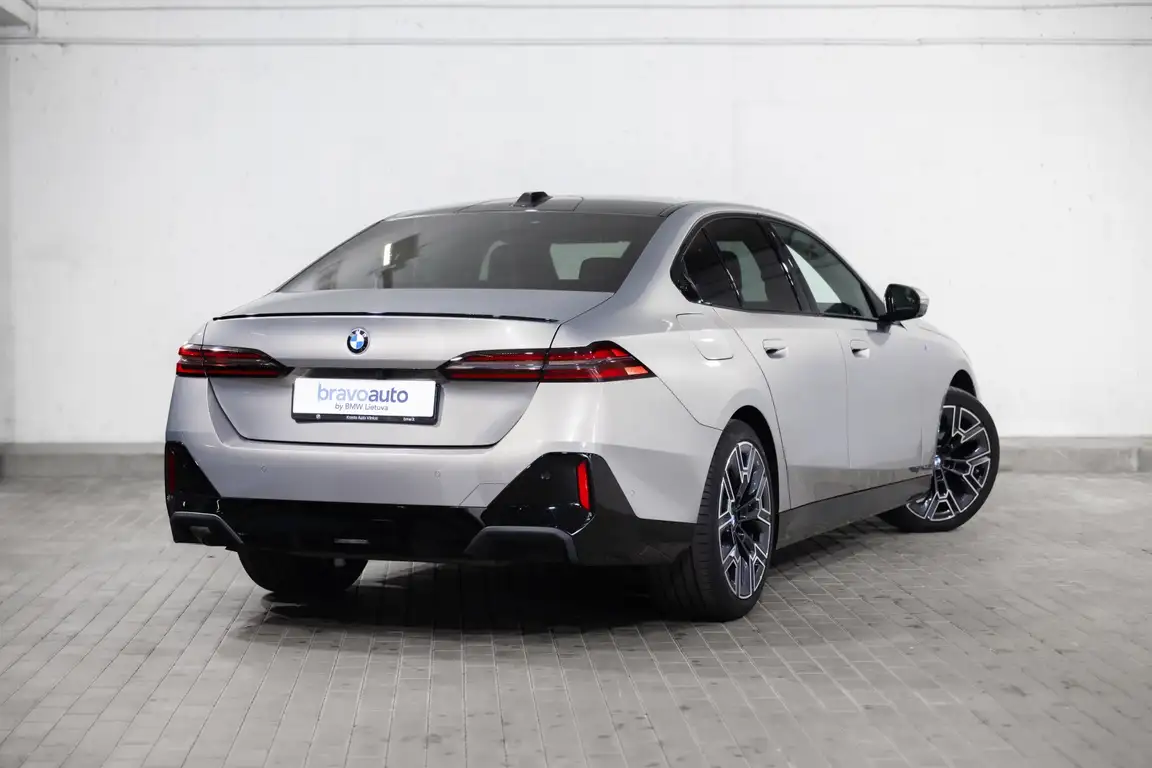 BMW 5 SERIES