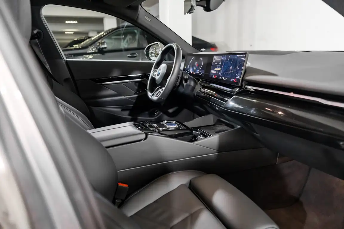 BMW 5 SERIES