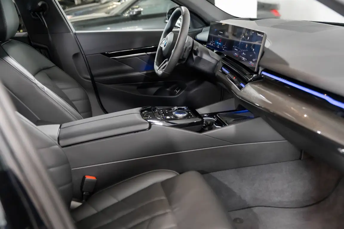 BMW 5 SERIES