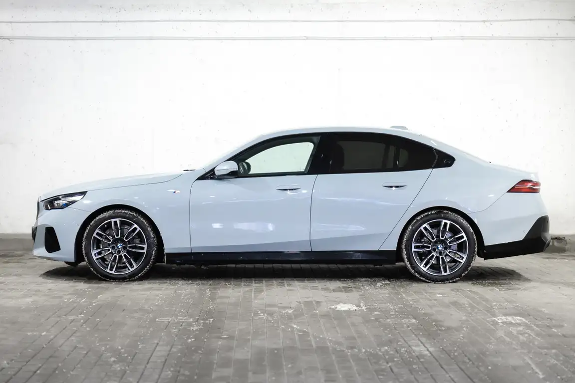 BMW 5 SERIES