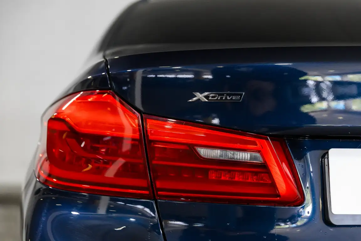 BMW 5 SERIES