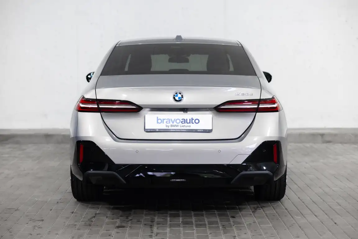 BMW 5 SERIES