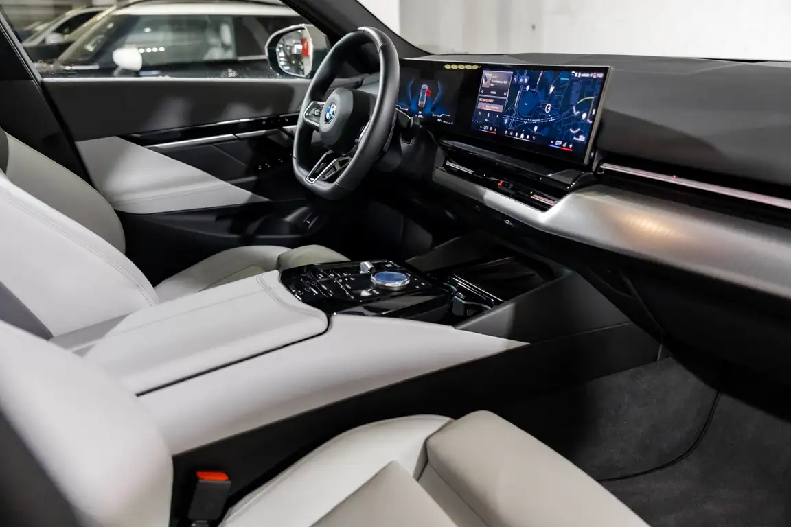 BMW 5 SERIES