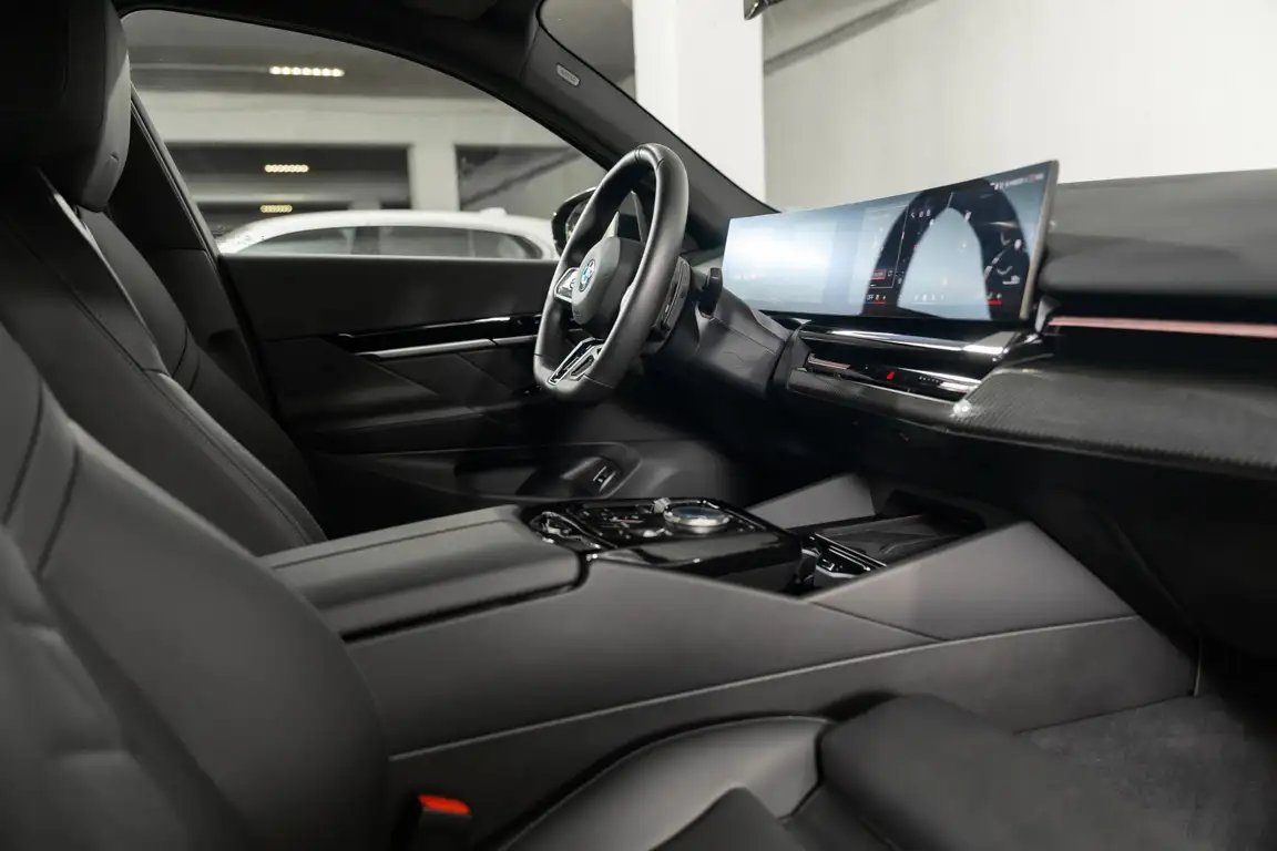BMW 5 SERIES