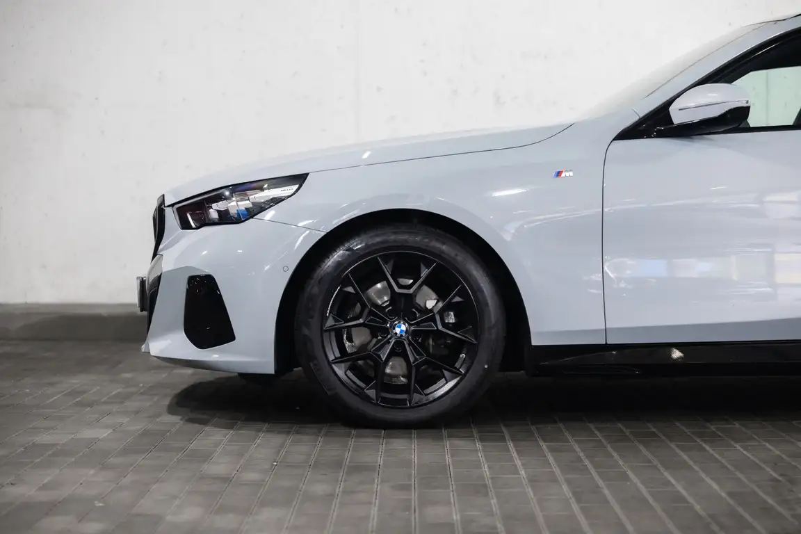 BMW 5 SERIES