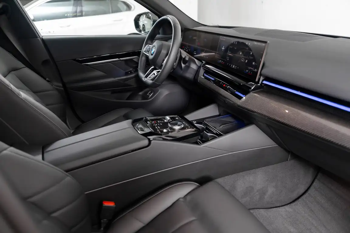 BMW 5 SERIES