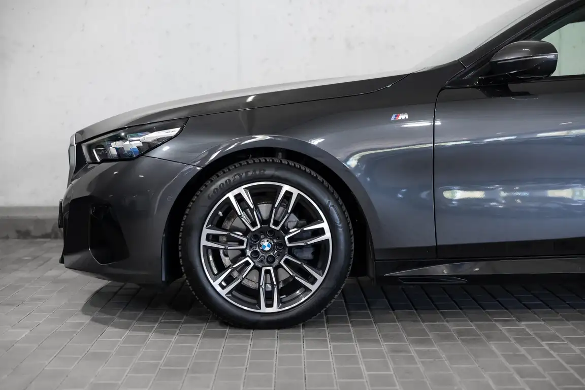 BMW 5 SERIES