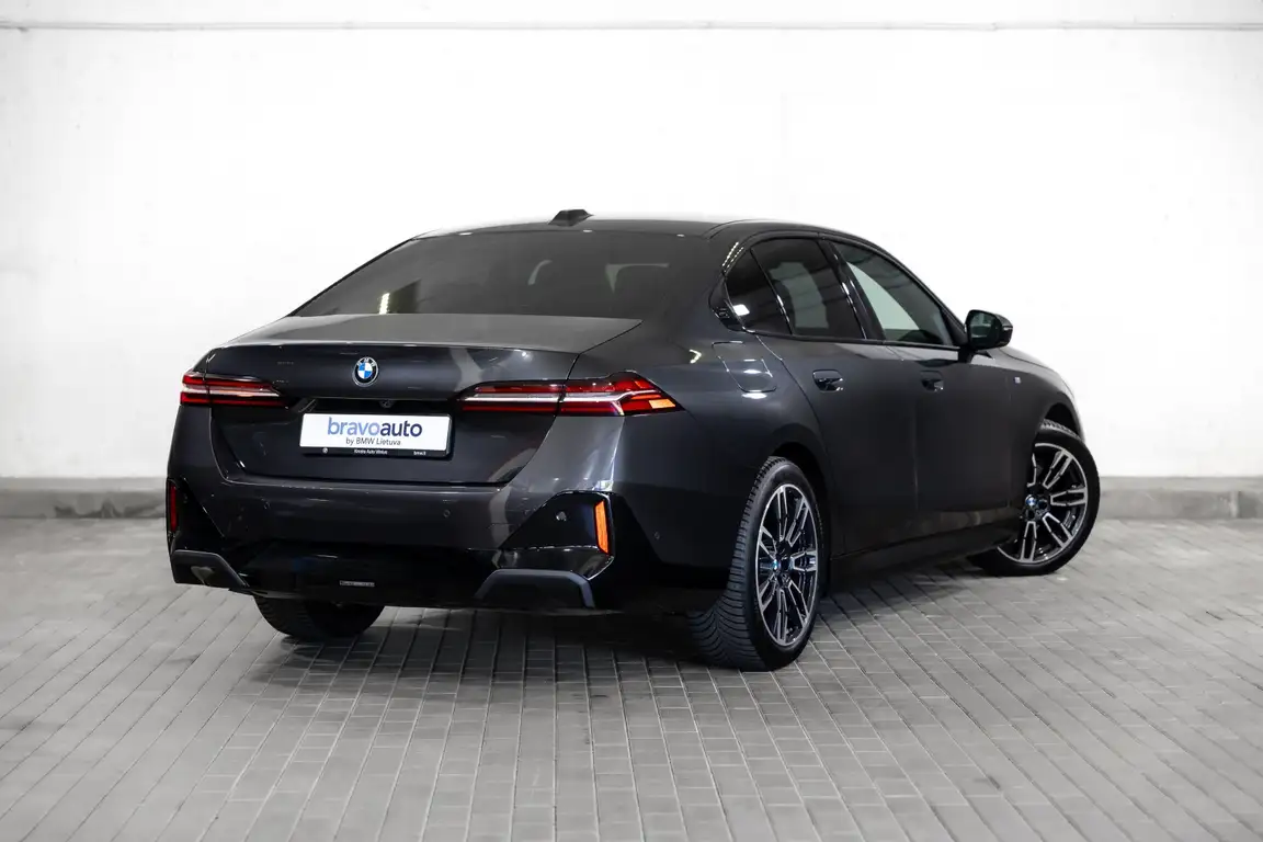 BMW 5 SERIES