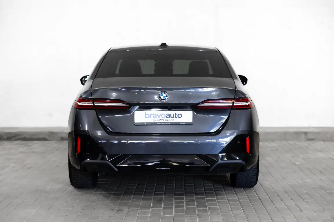 BMW 5 SERIES
