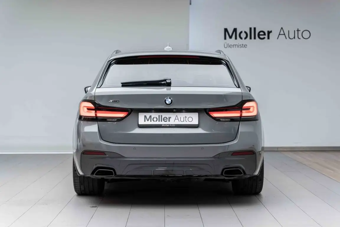 BMW 5 SERIES
