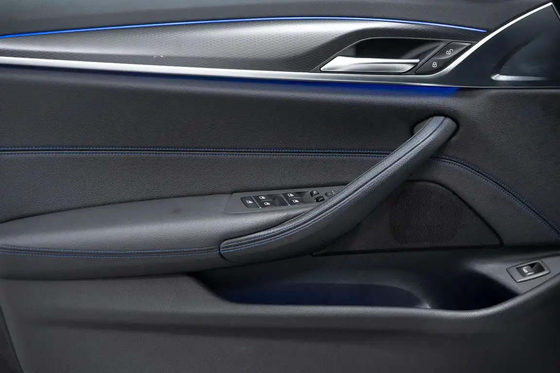 BMW 5 SERIES