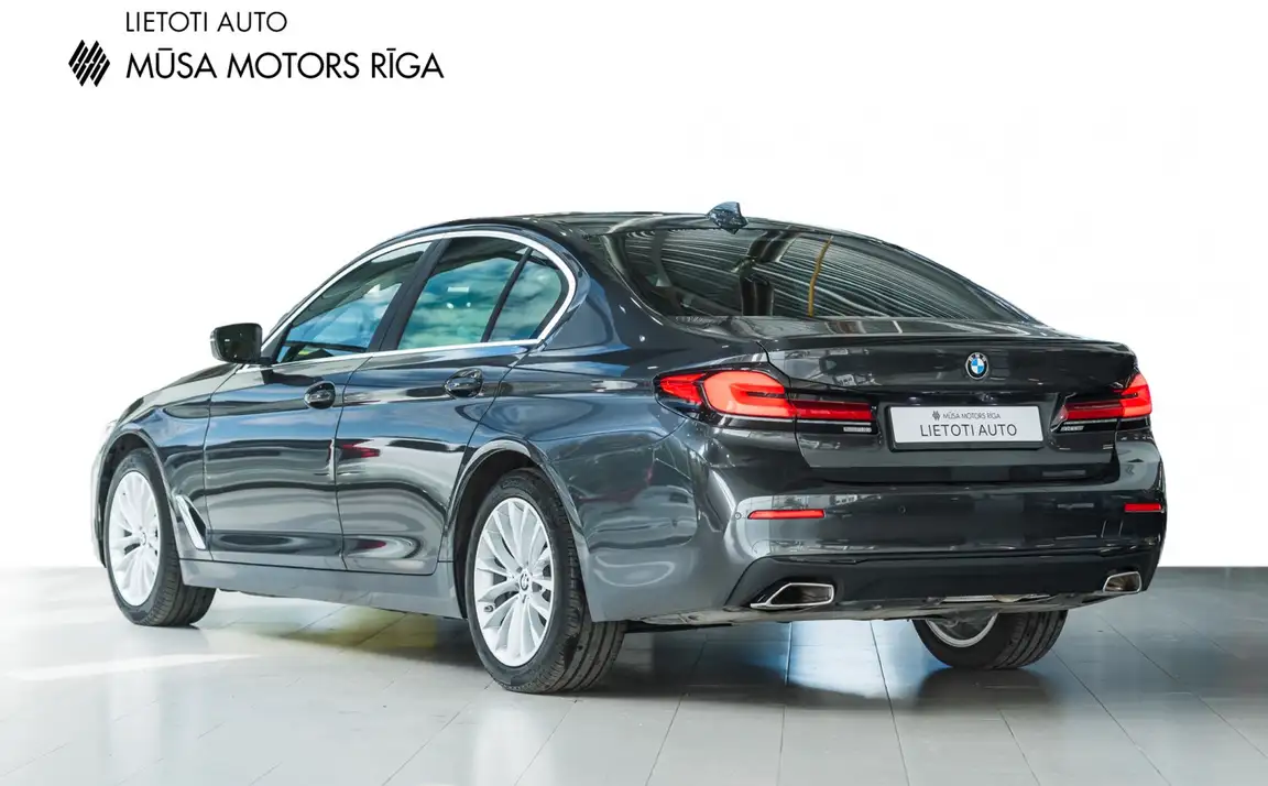 BMW 5 SERIES