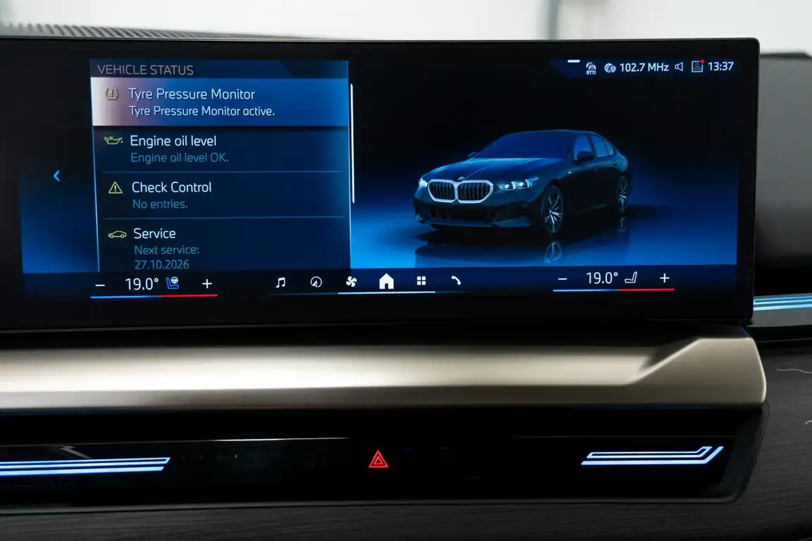 BMW 5 SERIES