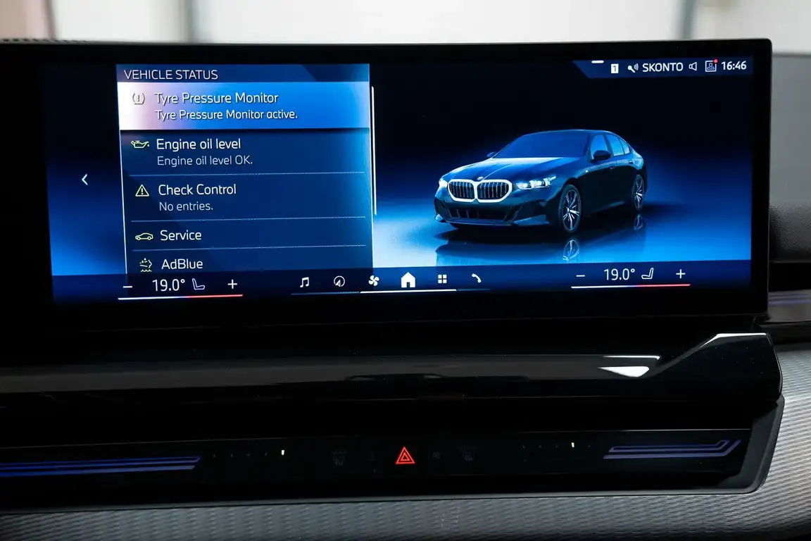 BMW 5 SERIES
