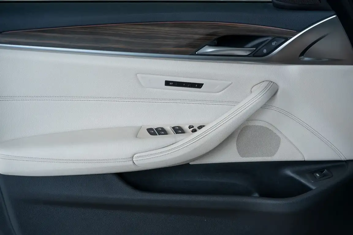BMW 5 SERIES