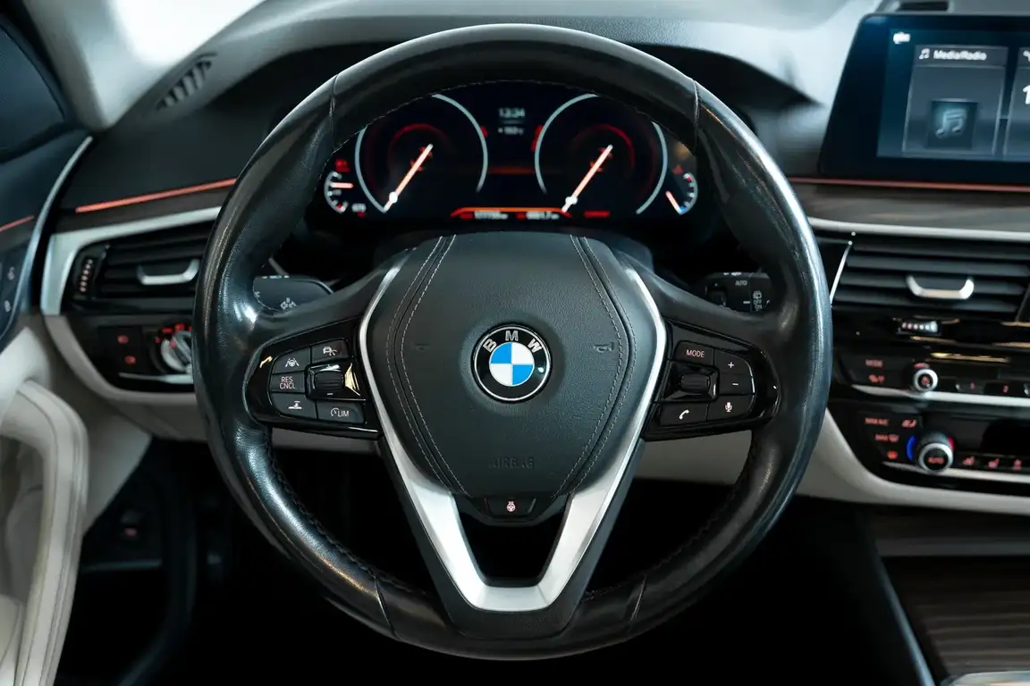 BMW 5 SERIES