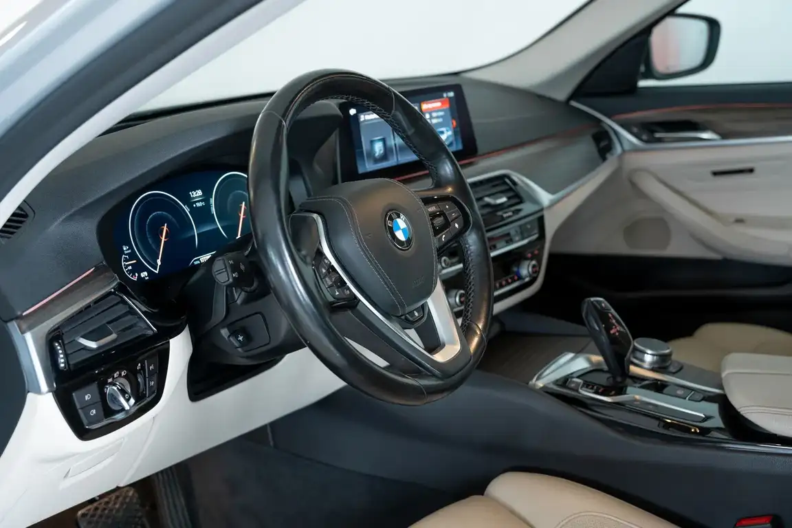 BMW 5 SERIES