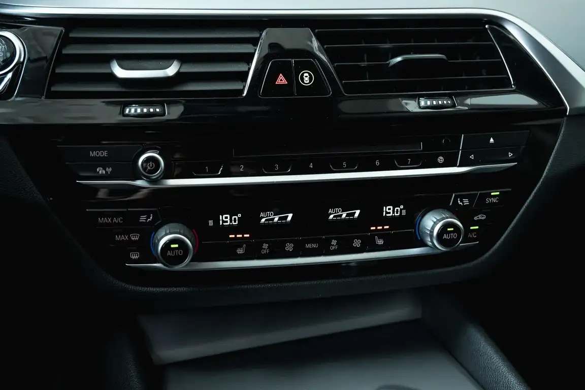 BMW 5 SERIES